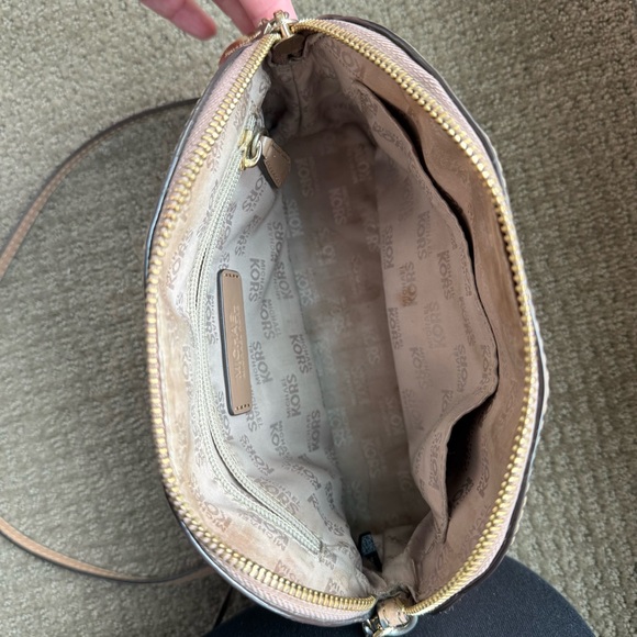 Michael Kors Crossbody - Picture 9 of 9